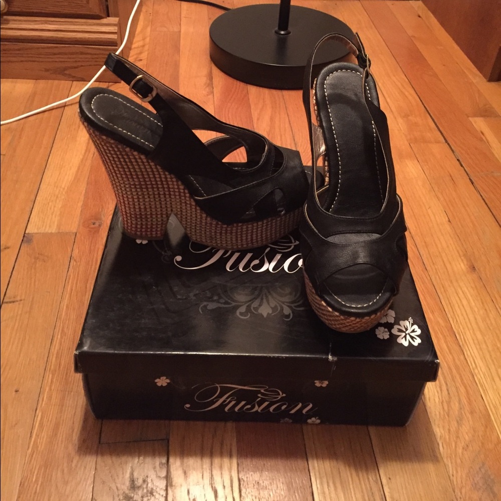 Black wedges