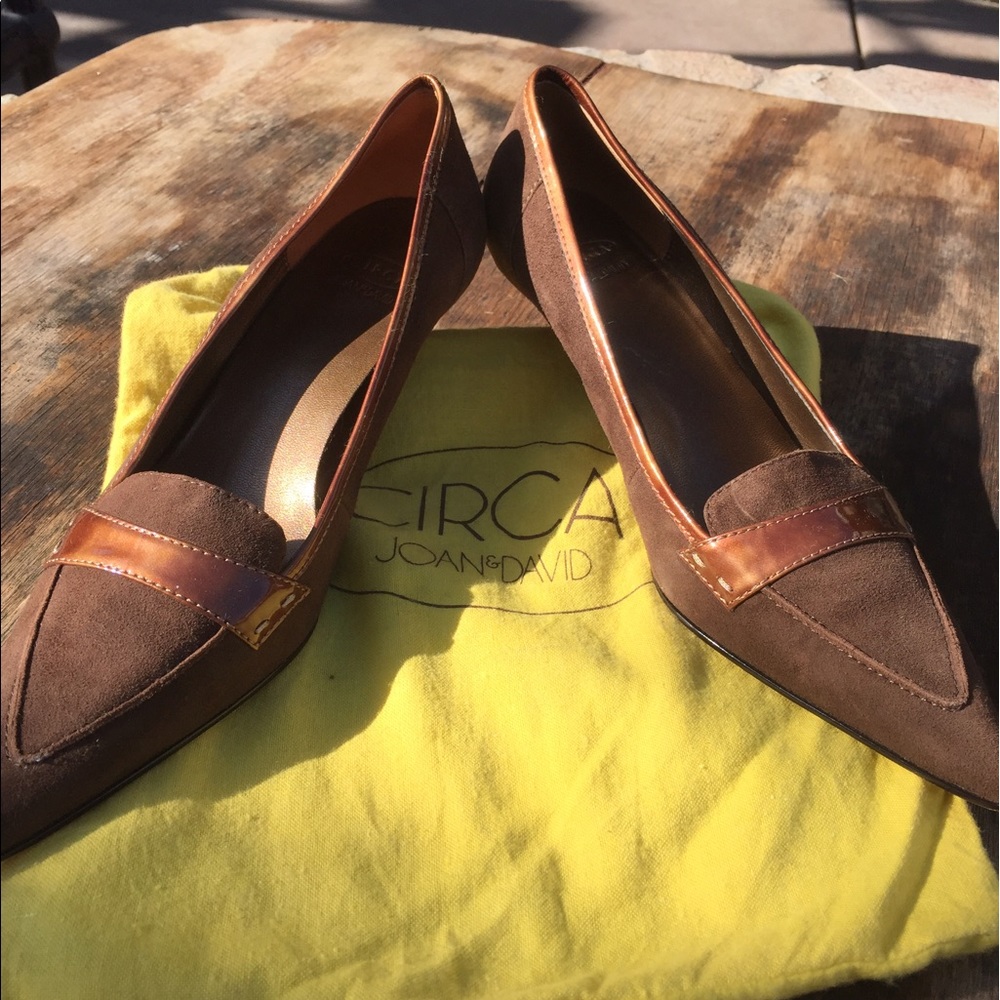 Joan & David Brown suede kitten heel pump sz 7.5