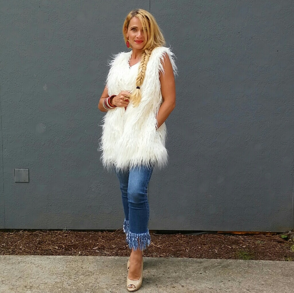 STUNNING FAUX FUR VEST - Picture 3 of 4