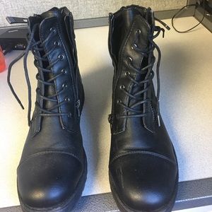Black womens combat boots NWOT urban outfitters
