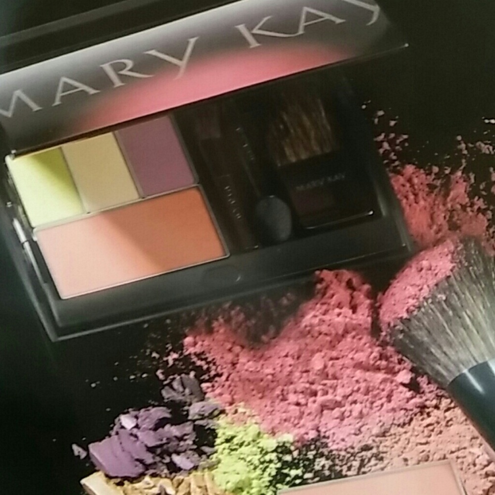 Mary Kay compact NWOT
