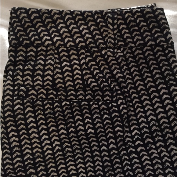 LOFT patterned capris - Picture 2 of 4