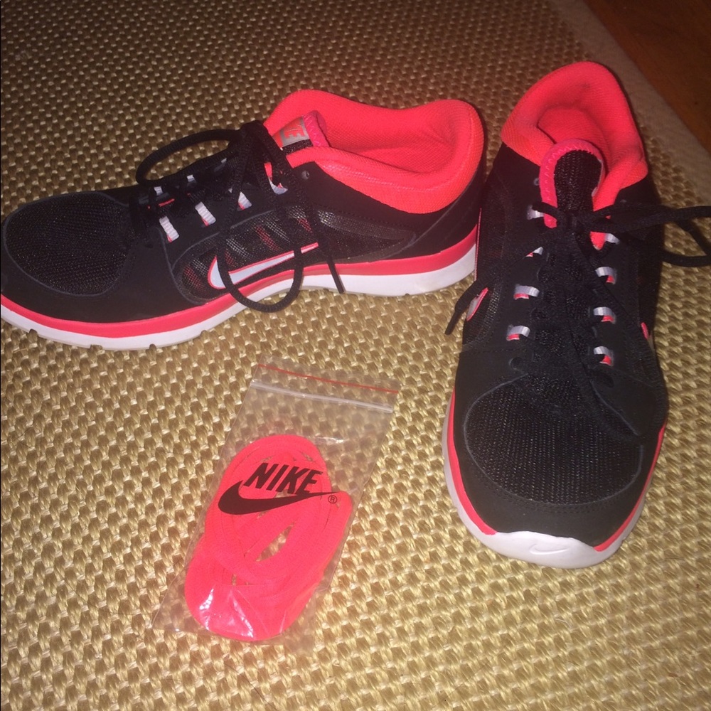 Nike tennis shoes