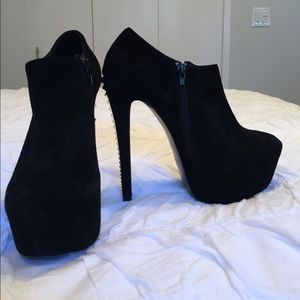 Black 5" heel Steve Madden Booties