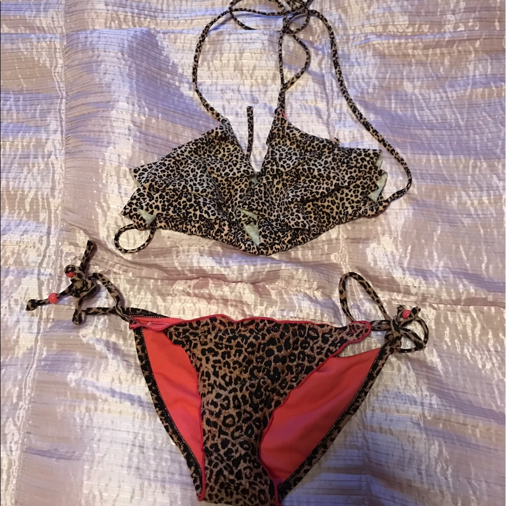 Ruffled bikini top