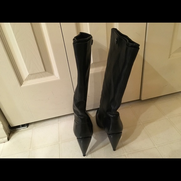 Boots - Picture 4 of 5