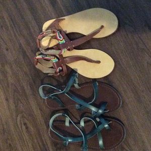 2 pair of size 7 sandals! 🌞🌞