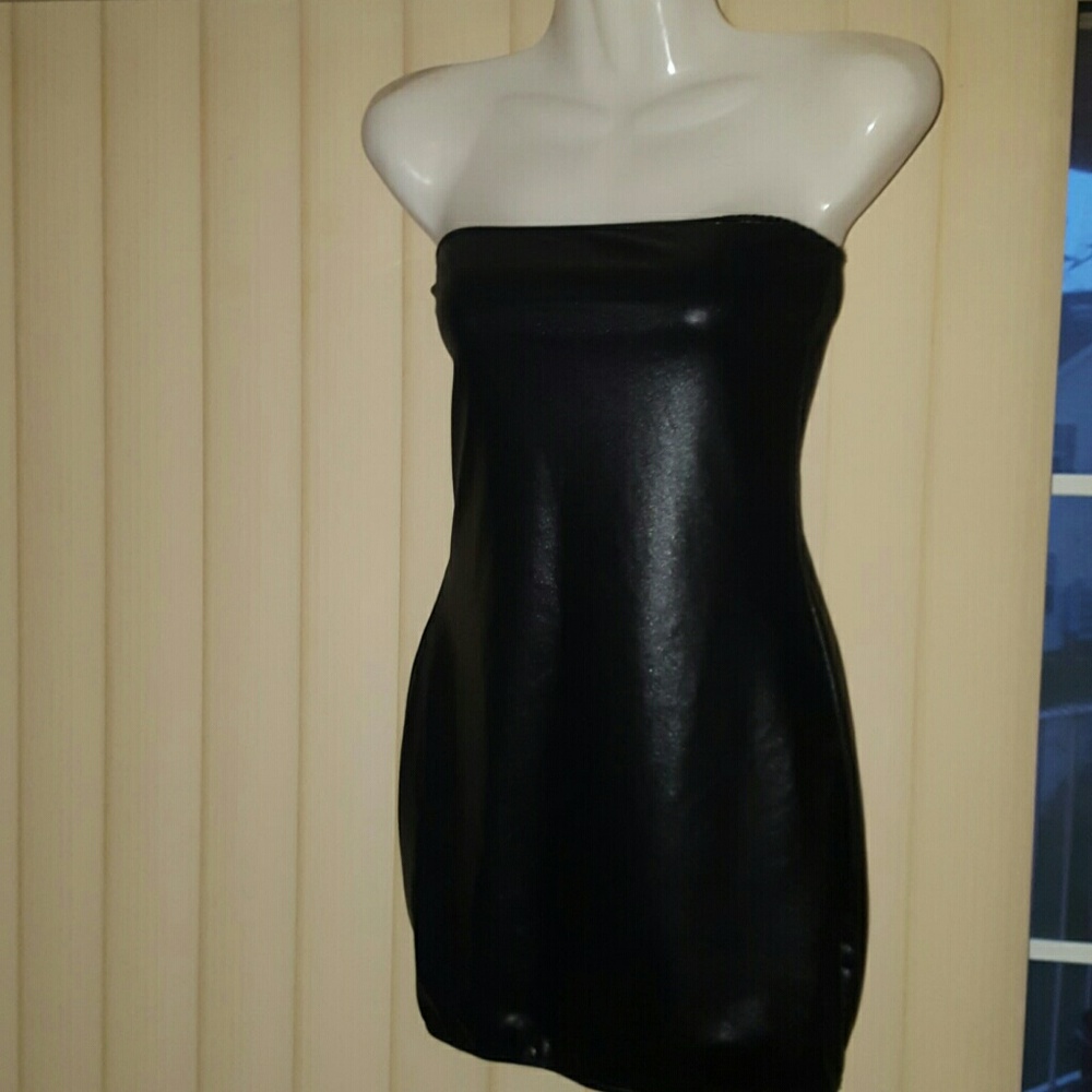 LIKE NEW BLACK SEXY MINI DRESS STRAPLESS