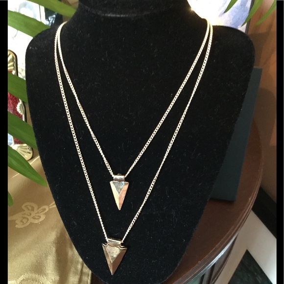 🆑 V Shaped Necklace ! - Picture 3 of 4