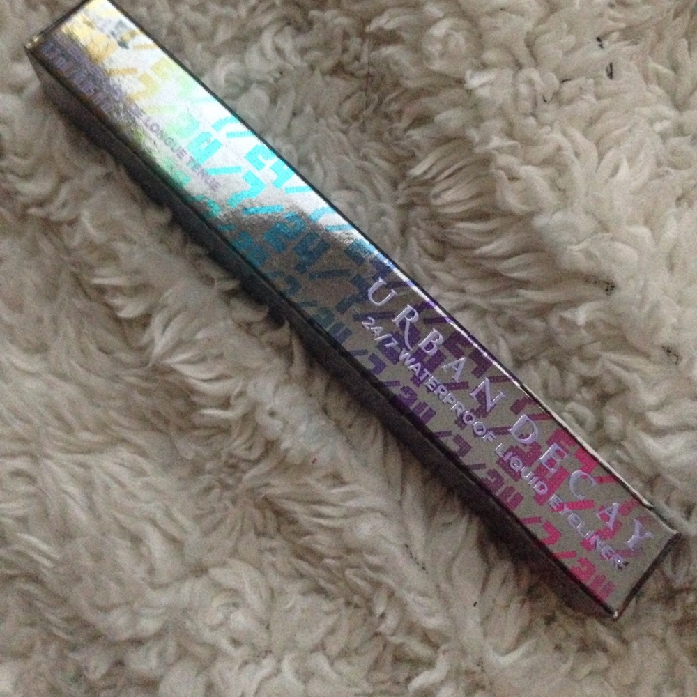 URBAN DECAY 24/7 waterproof liquid eyeliner