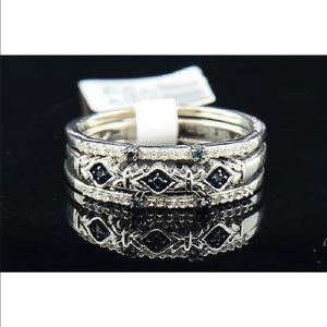 10 k White gold with blue diamonds band