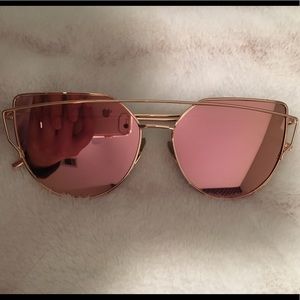 Mirrored rose gold sunglasses