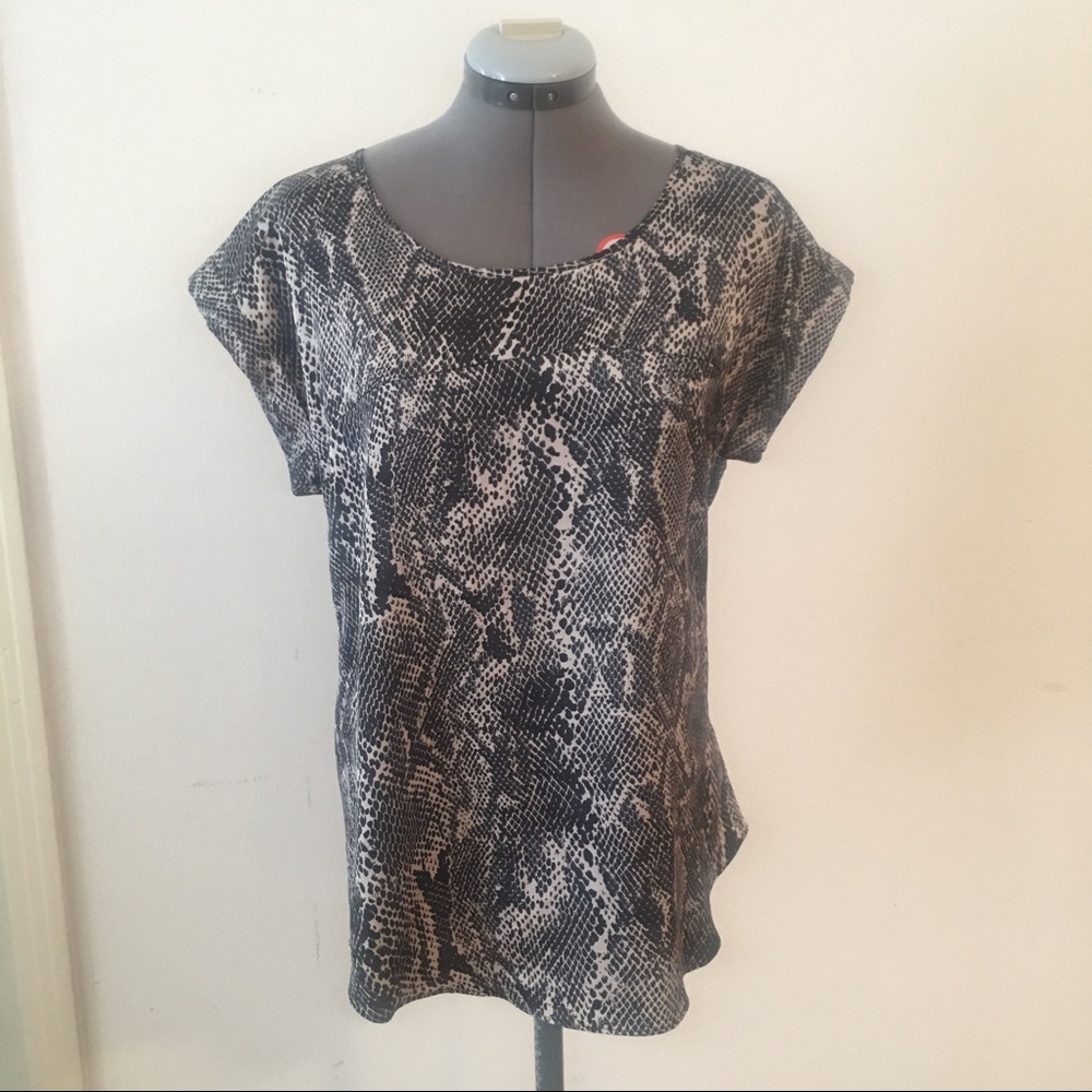Express black white top