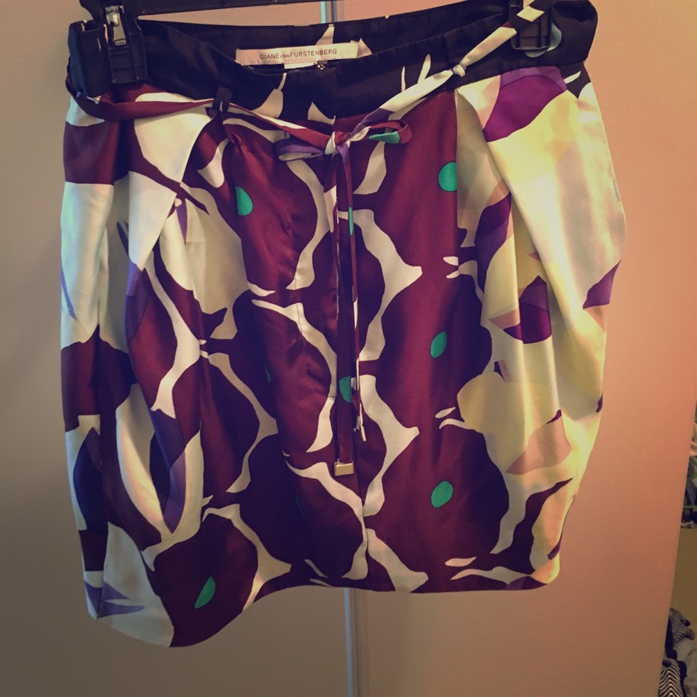 Pretty Diane von Fustenberg Skirt Size 4