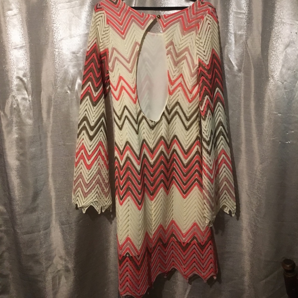 Beautiful lace dress with back opening - Picture 2 of 2