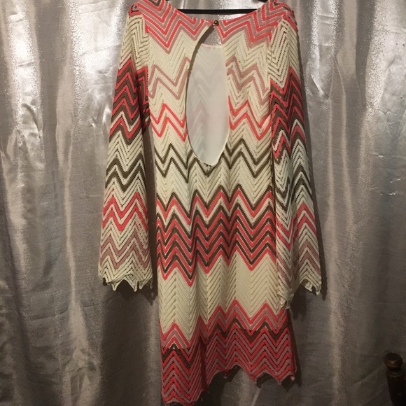 Beautiful lace dress with back opening - Picture 2 of 2