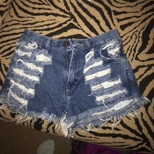 High waist distressed shorts