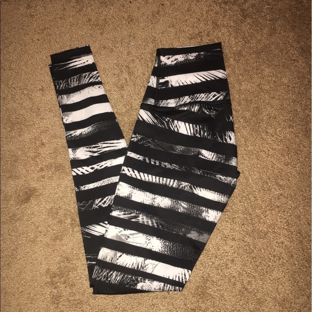 Lululemon workout pants.