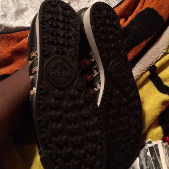 Addias - Picture 4 of 4