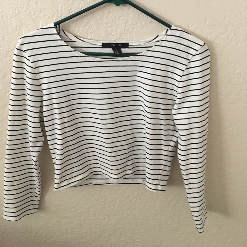 Black and white striped long sleeve crop top