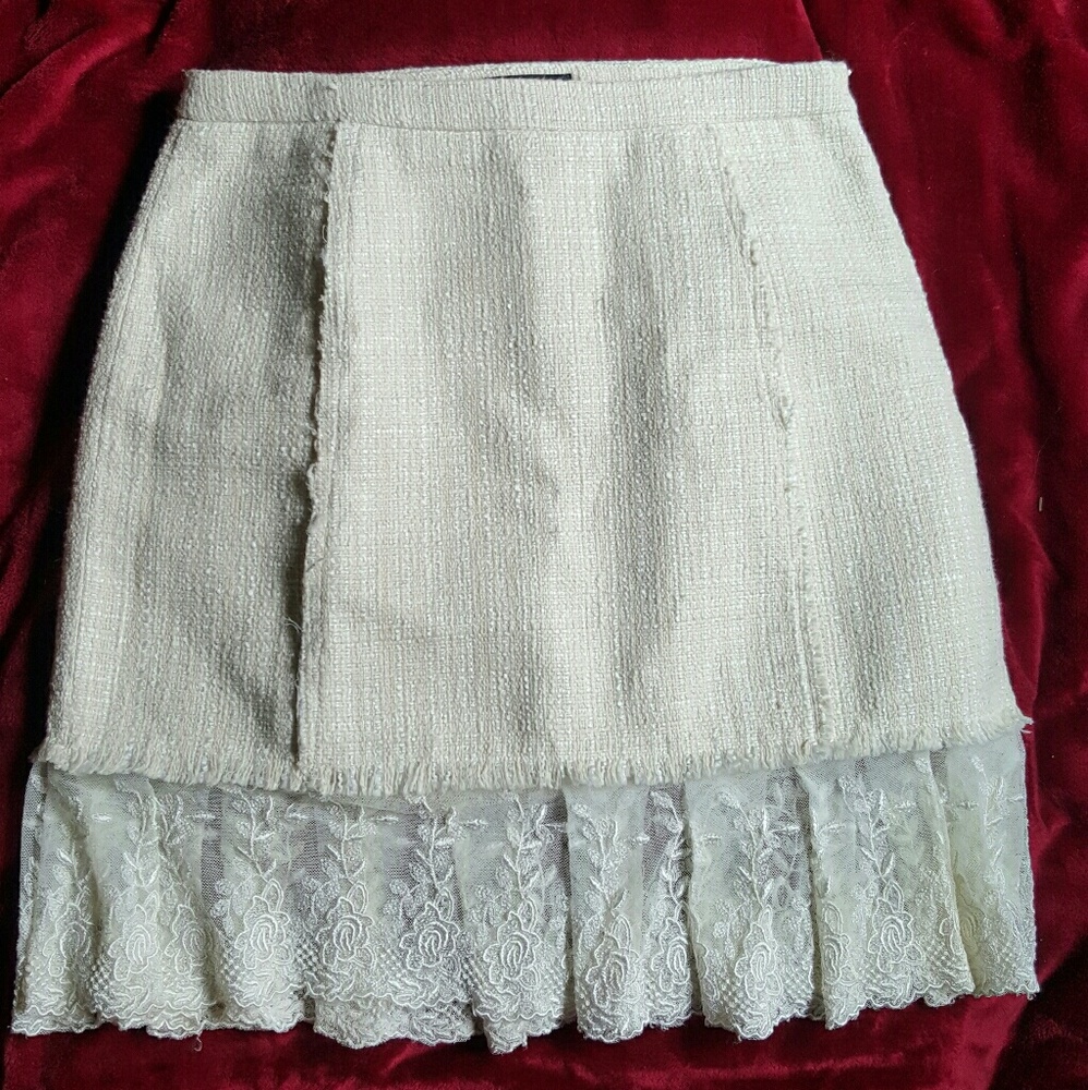 Zara Woman Ivory Tweed Skirt Floral Lace Medium
