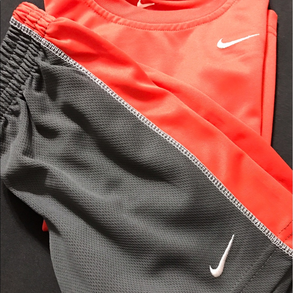 Sleeveless boys sz 4 Nike short set