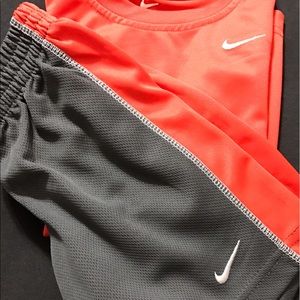 Sleeveless boys sz 4 Nike short set