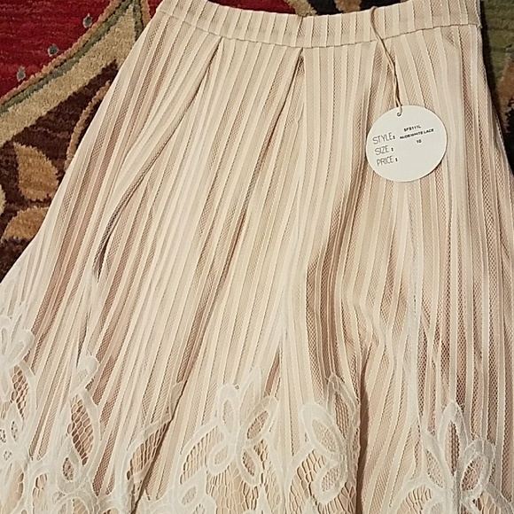 Two piece skirt crop top set - Picture 3 of 3