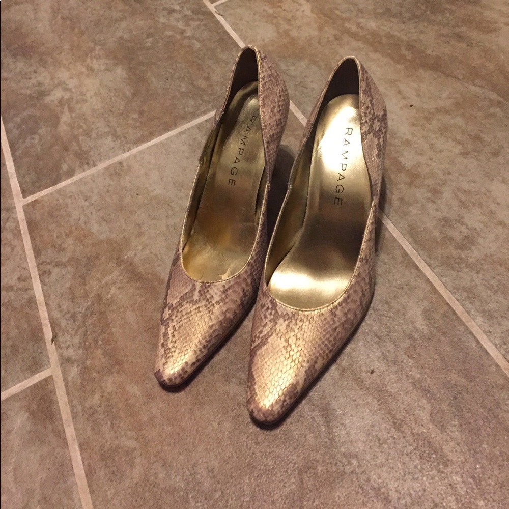 Gold snakeskin heel