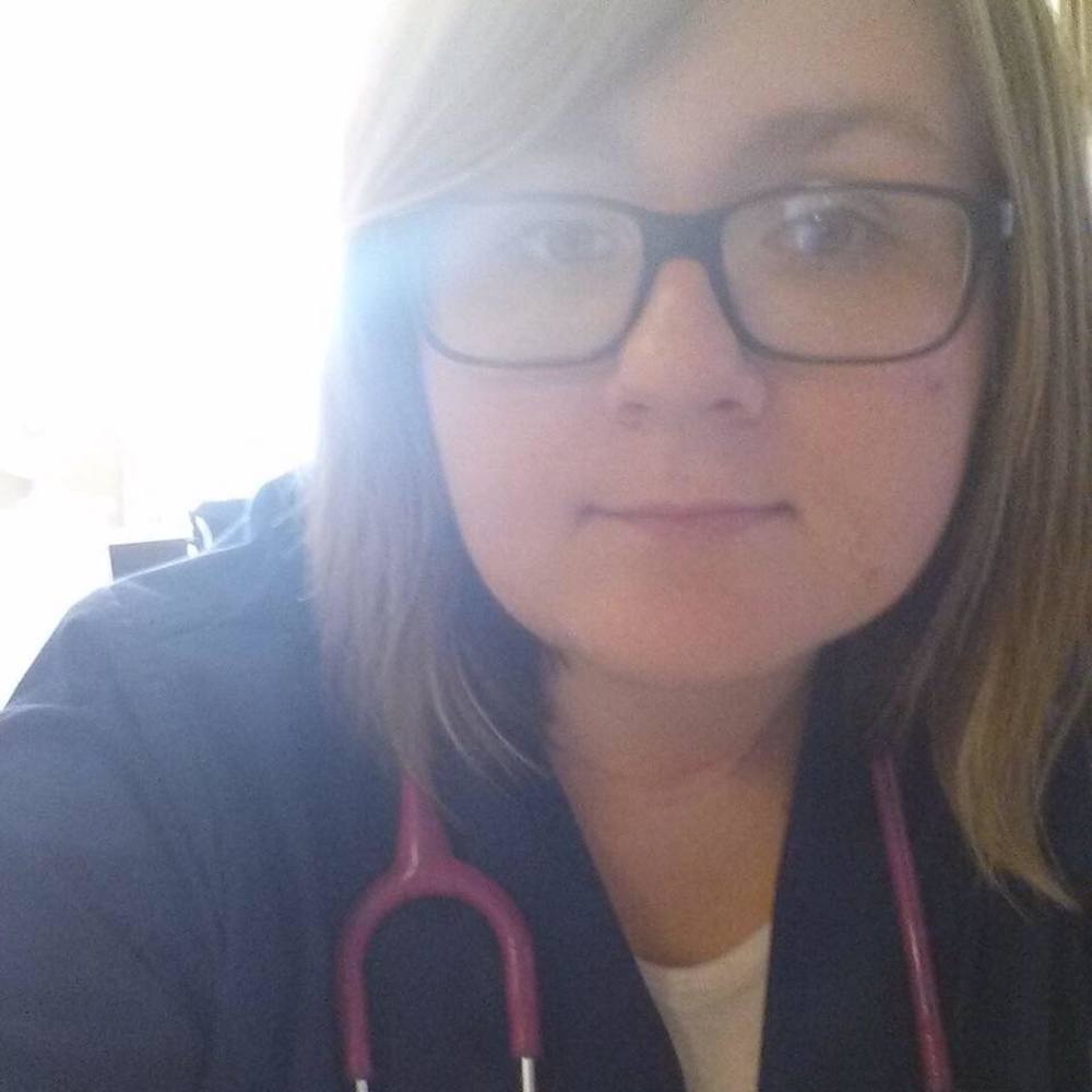 Meet your Posher, Lora