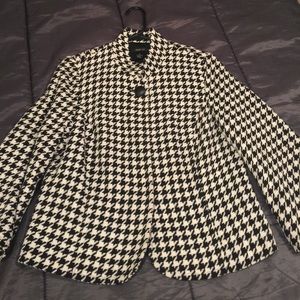 🎃PRICE DROP🎃. Hounds tooth 3/4 blazer