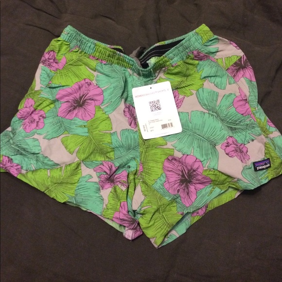Patagonia Pants - Women's Small Patagonia Baggie shorts