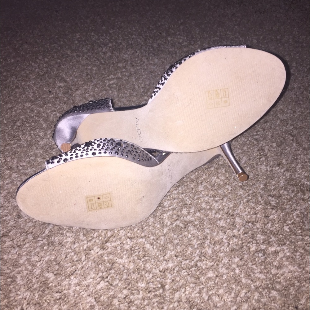 Heels - Picture 3 of 4