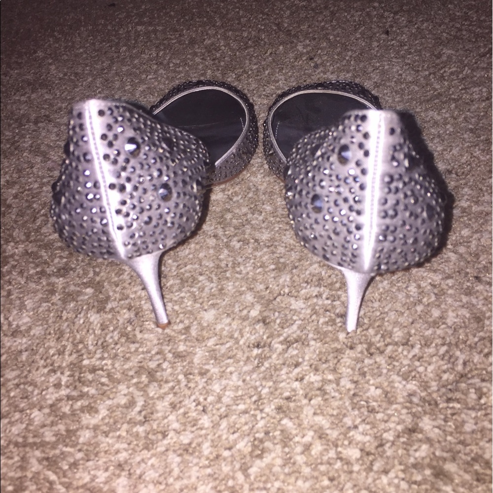 Heels - Picture 4 of 4