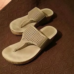 Ellen Tracy sandals