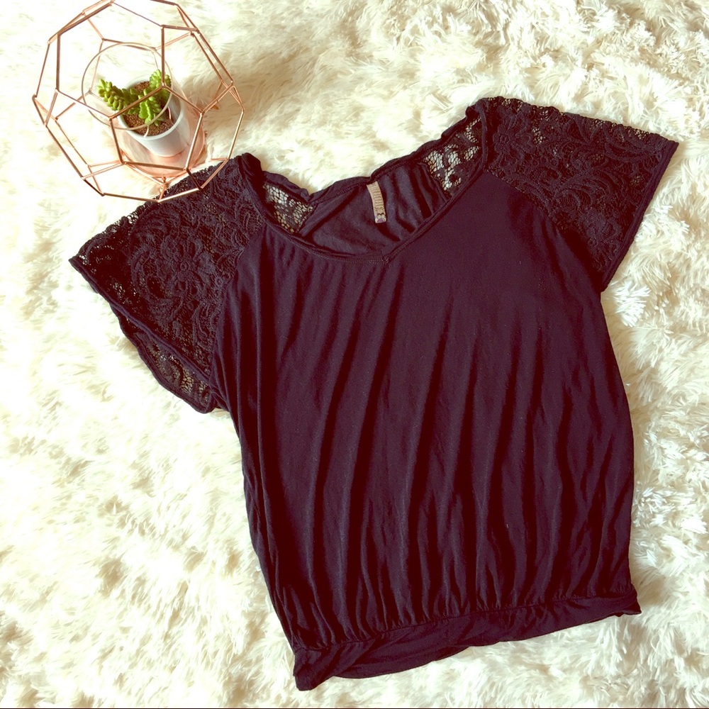 ✨SALE✨Free People Dark Navy With Lace Cap sleeves