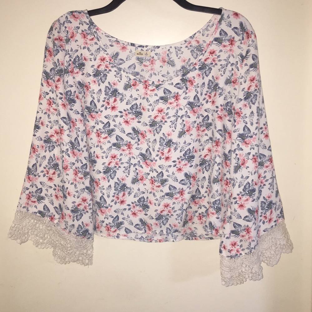 Hollister Bell-sleeve flower top