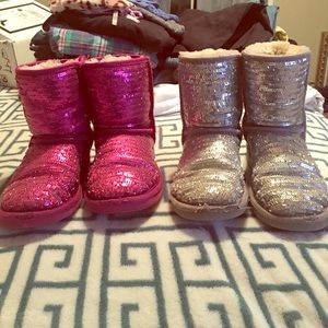 Silver and pink sequin uggs price is for 1 pair !