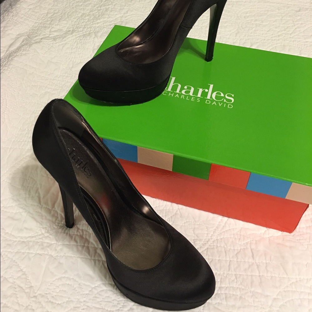 Charles David black satin pumps