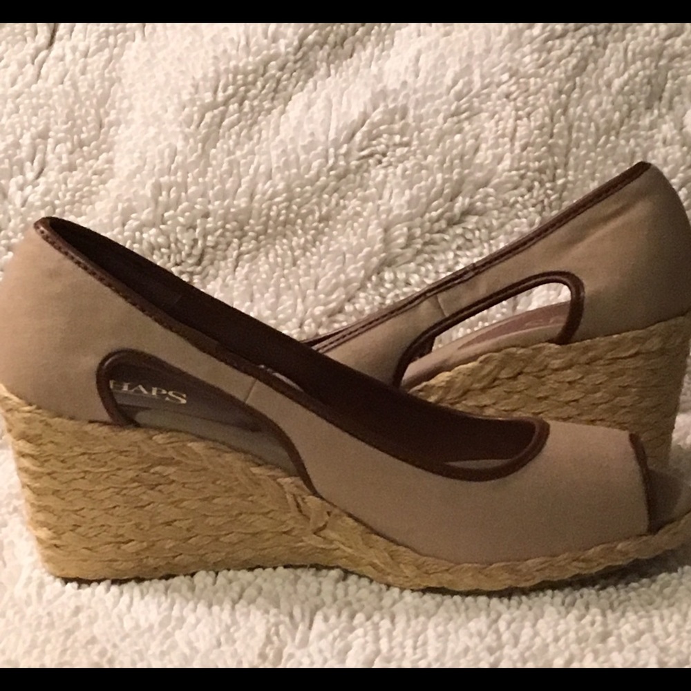 Women's size 10 open toe and side shoe.