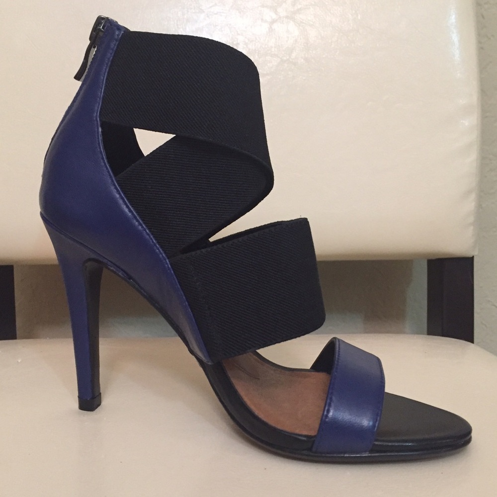 Halogen leather with elastic straps heel