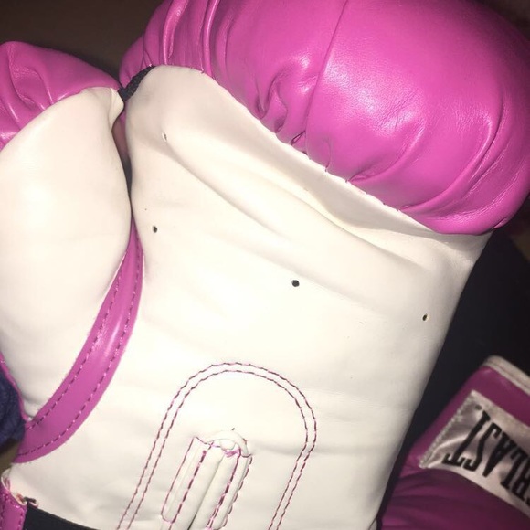 Pink everlast boxing gloves - Picture 2 of 2