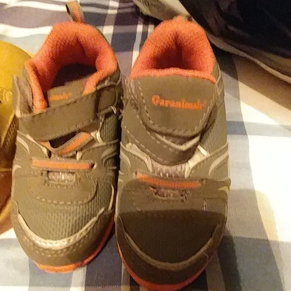 Shoes - Picture 2 of 4