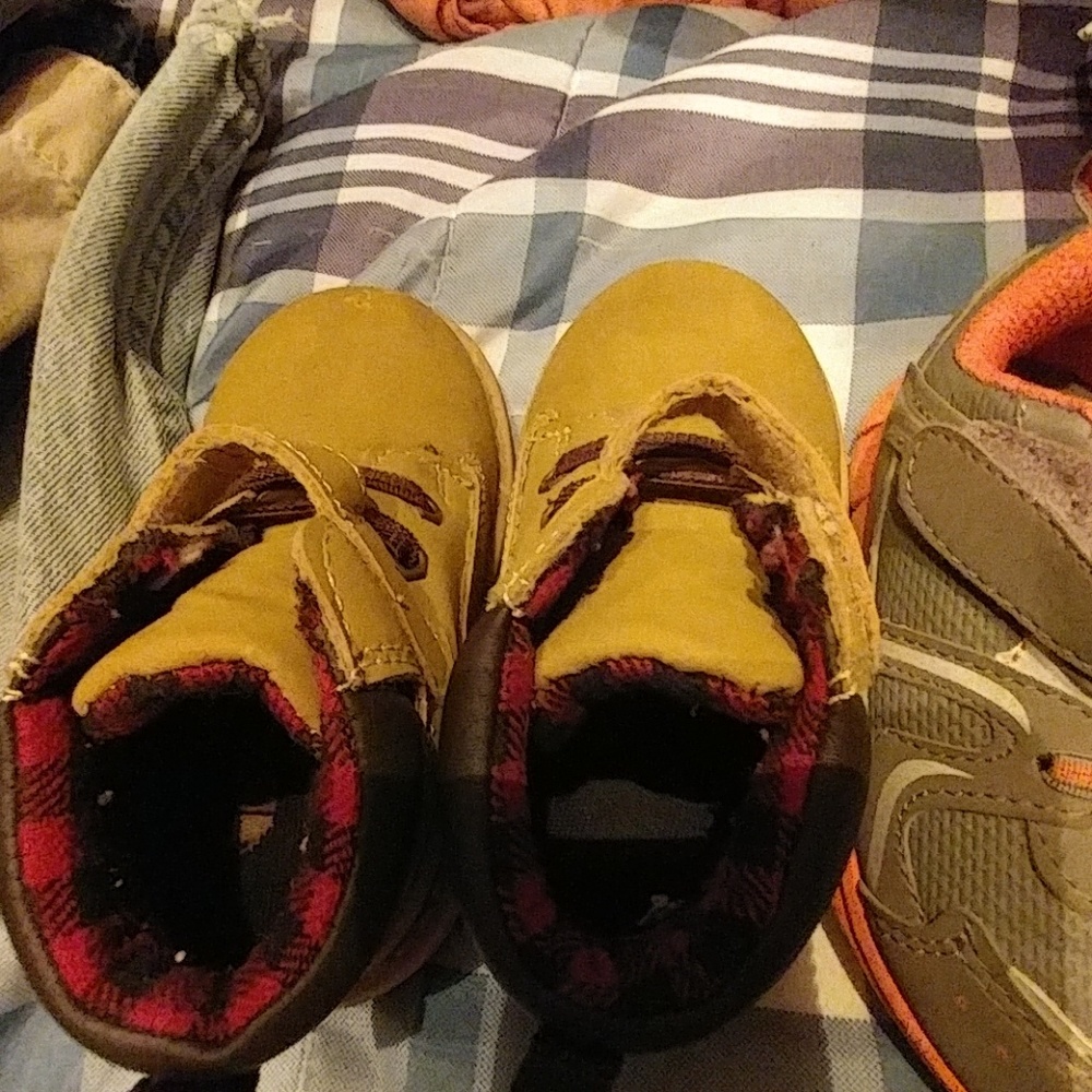 Shoes - Picture 3 of 4