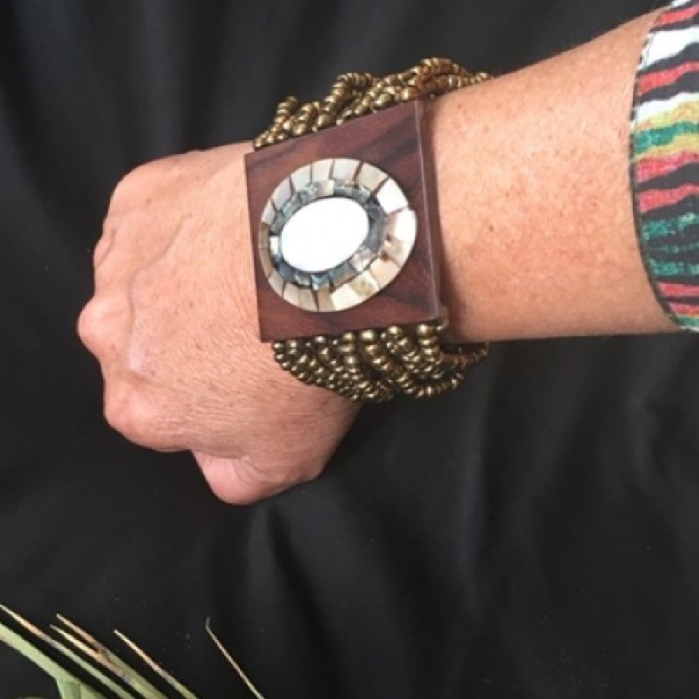 GOLD BEADS AND MOTHER OF PEARL BRACELET