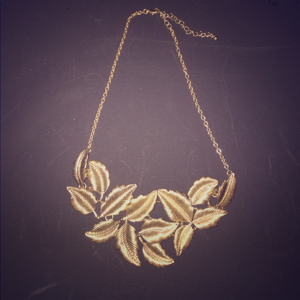 Gorgeous leaf statement necklace