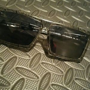 FREE w/$30 purchace Funky Sunglasses