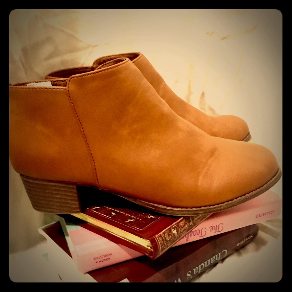 Girls' ankle boots; tan; faux leather