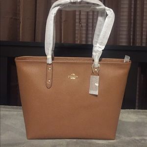 NWT coach crossgrain city tote