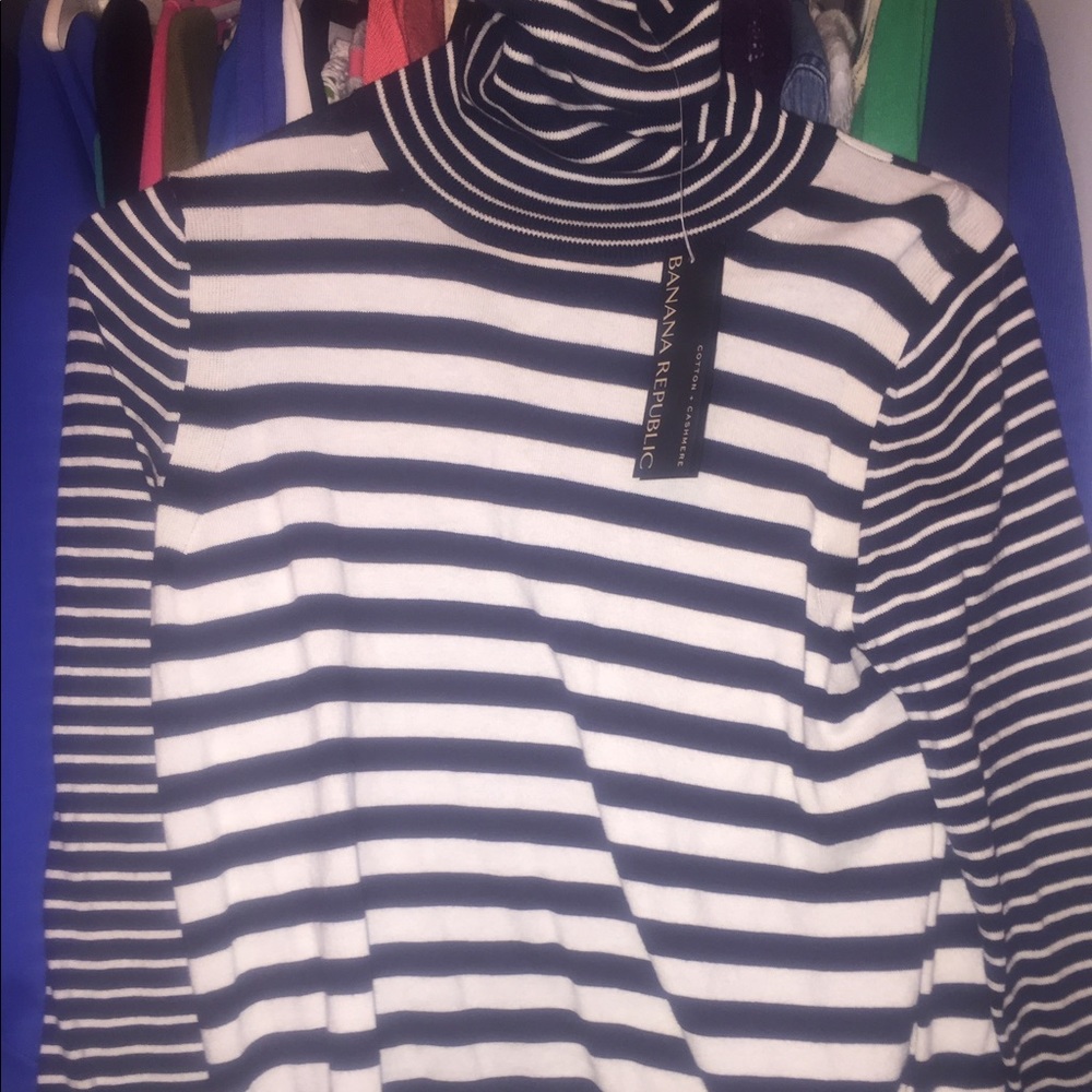 Navy & cream turtleneck sweater